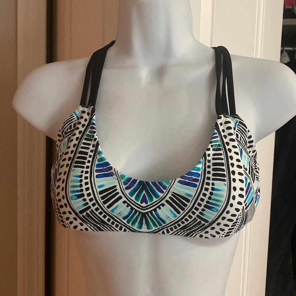 California Waves Curve Criss Cross Back Bikini Swimsuit top Small New 4/25